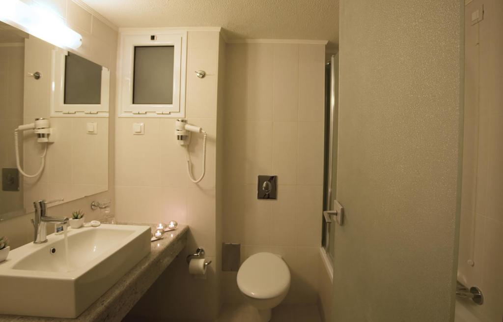 Akrotiri Beach Resort Hotel